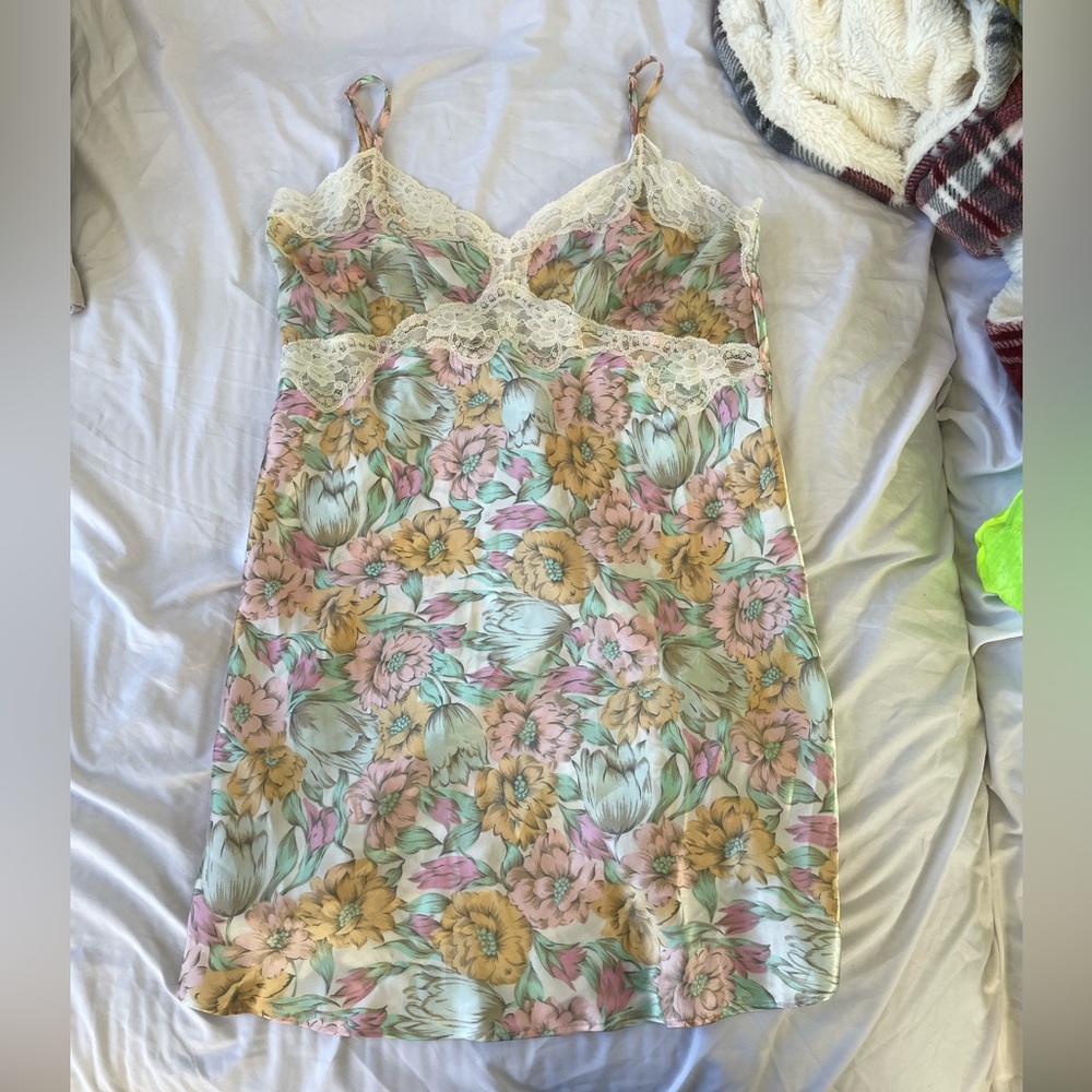 GENUINE VINTAGE 1990s Victoria Secret Pale Floral Mini Dress Slip